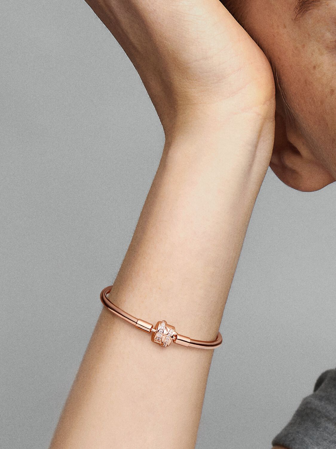 Brazalete Pandora Edición Limitada Moments Sparkling Shooting Star Clasp Bangle 3