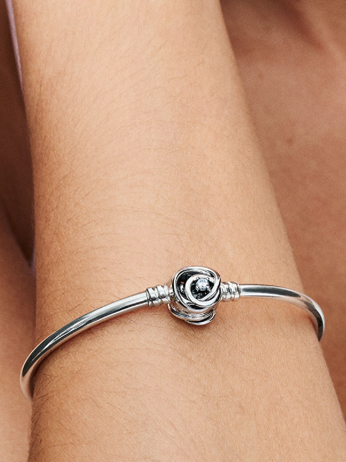 Brazalete Pandora Encircled Clasp Bangle 3